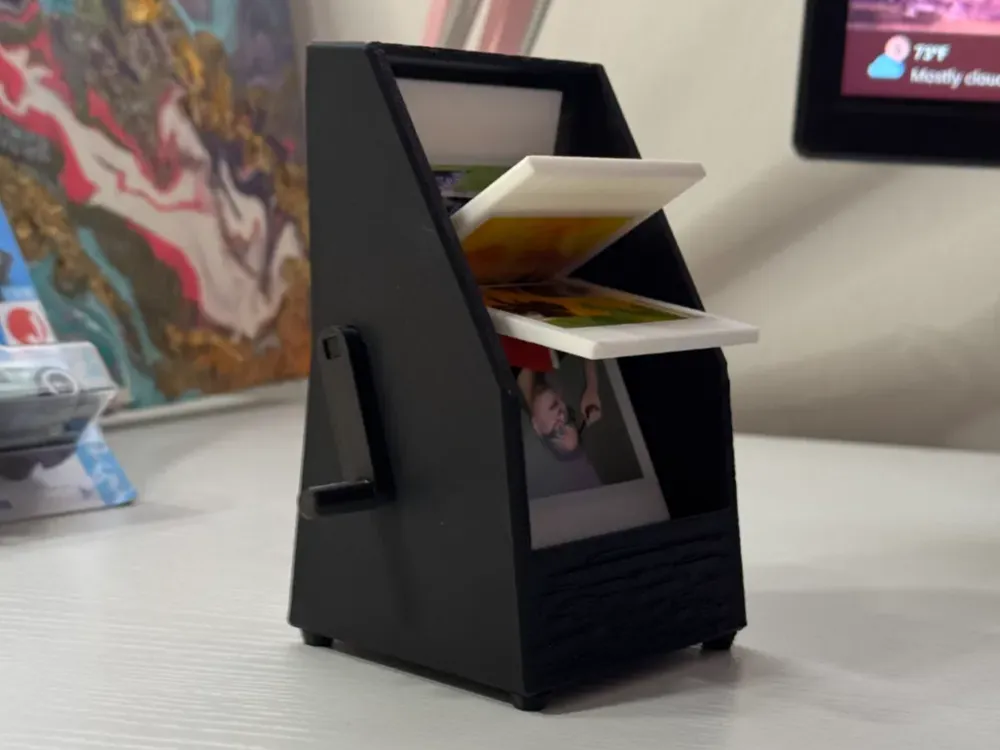 Spltt Frame Split Flap Picture Frame by tag: MakerWorld: Download Free 3D Models
