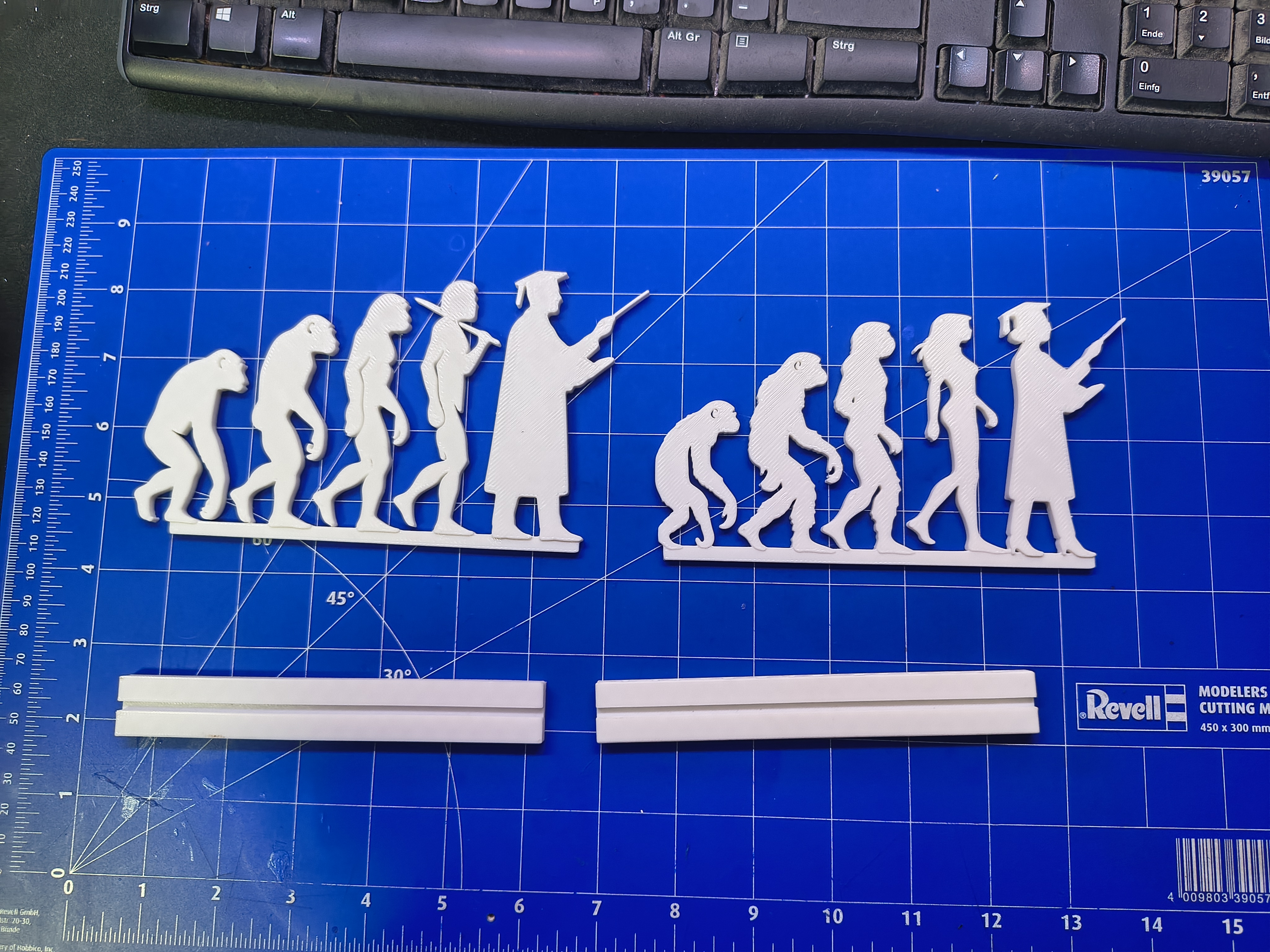 Miniatura 2 do modelo 3D Professor Evolution Silhouette