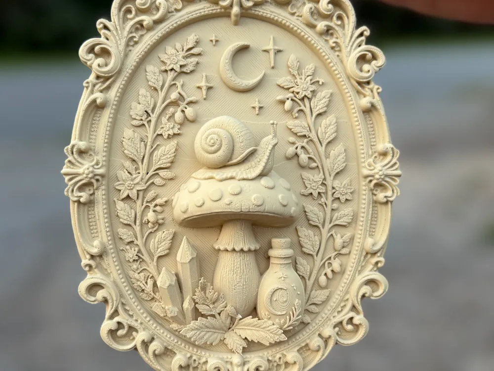 Marco decorativo: Snail on a Mushroom Frame. Referencia del modelo original.
