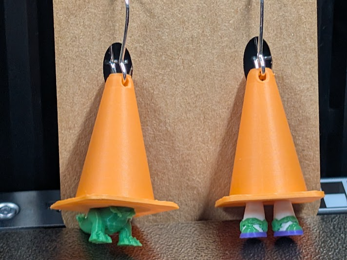 Toy Story 2 - Toys Crossing Road Earrings - 1