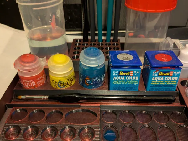Station de peinture pour pots Revell et Citadel