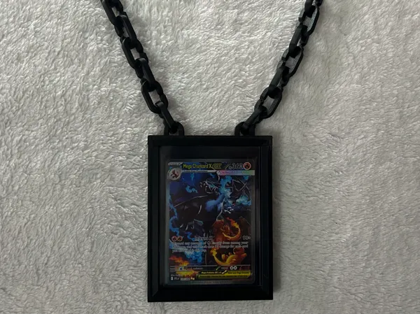 Collier porte-carte à jouer (toploader)