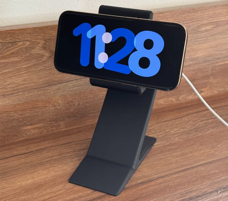 Minimalistic MagSafe iPhone Stand (phone holder)