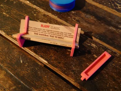 Rolling paper bench keyring 