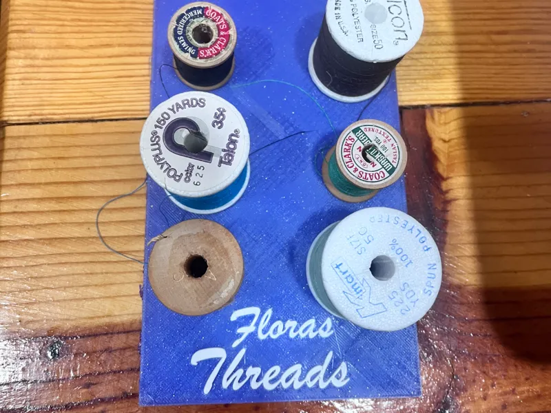 Customizable sewing thread holder