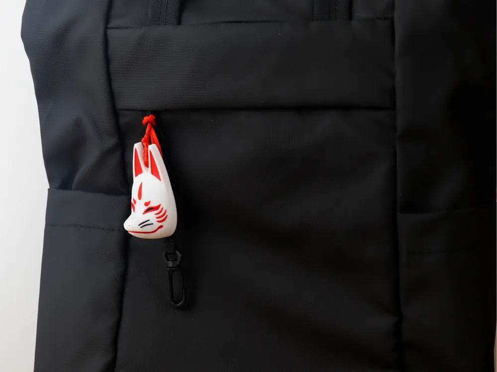 Llavero: Kitsune – Japanese Fox Mask Keychain & Ornament. Referencia del modelo original.