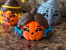 Wizard of Oz Dorthy Pumpkin - 1