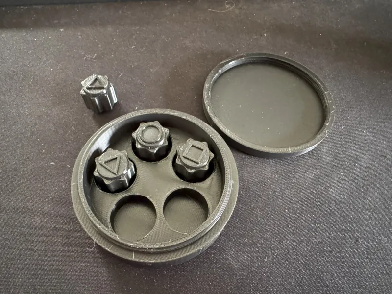 Threaded Gonggi Case