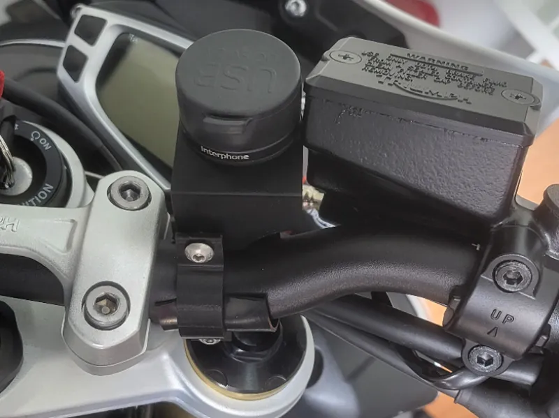 TRIUMPH handlebar charger holder