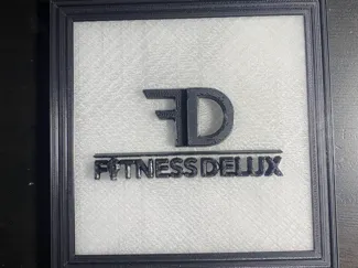 Fitness Delux – Väggtavla med ram & upphängning