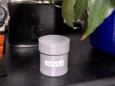 35mm capsule / container