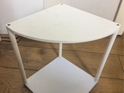 Washbasin corner shelf