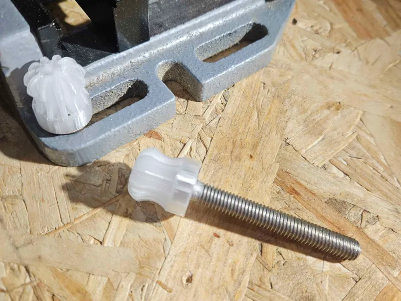 handle for screw, poignee pour vis