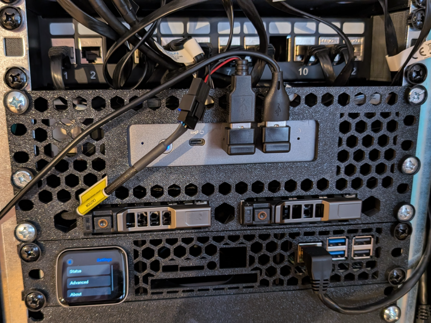 Minisforum UN305C 10inch  rackmount + 2x 2,5 ssd
