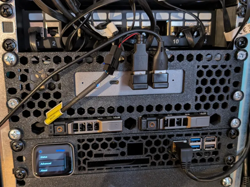 Minisforum UN305C 10inch rackmount + 2x 2,5 ssd
