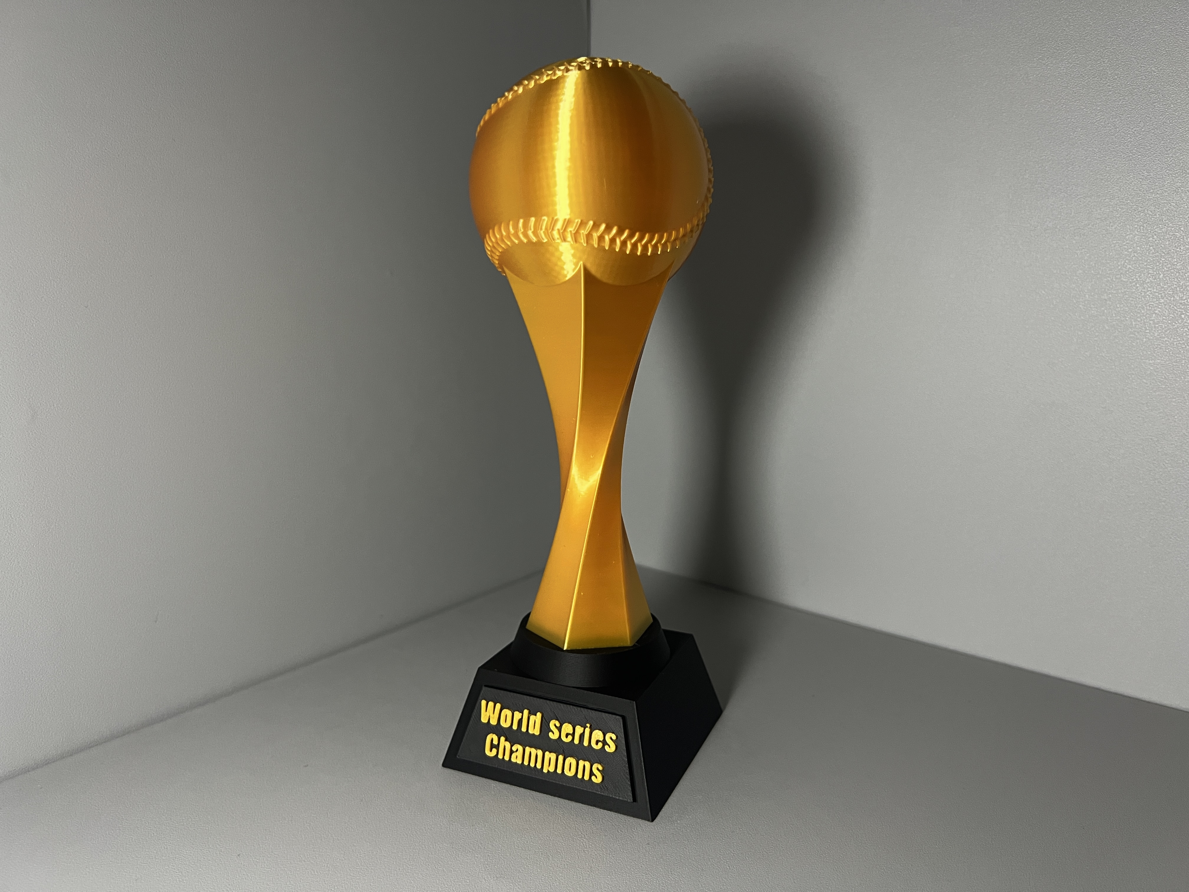 Miniatura 23 do modelo 3D Baseball trophy - customizable plaque