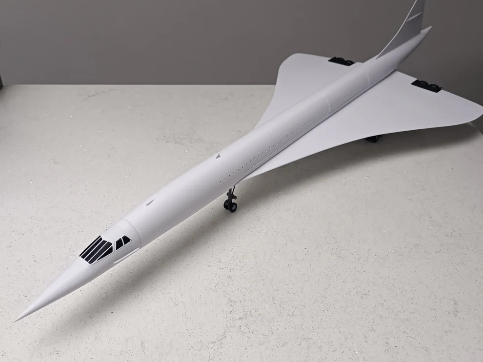 1/100 scale concorde model