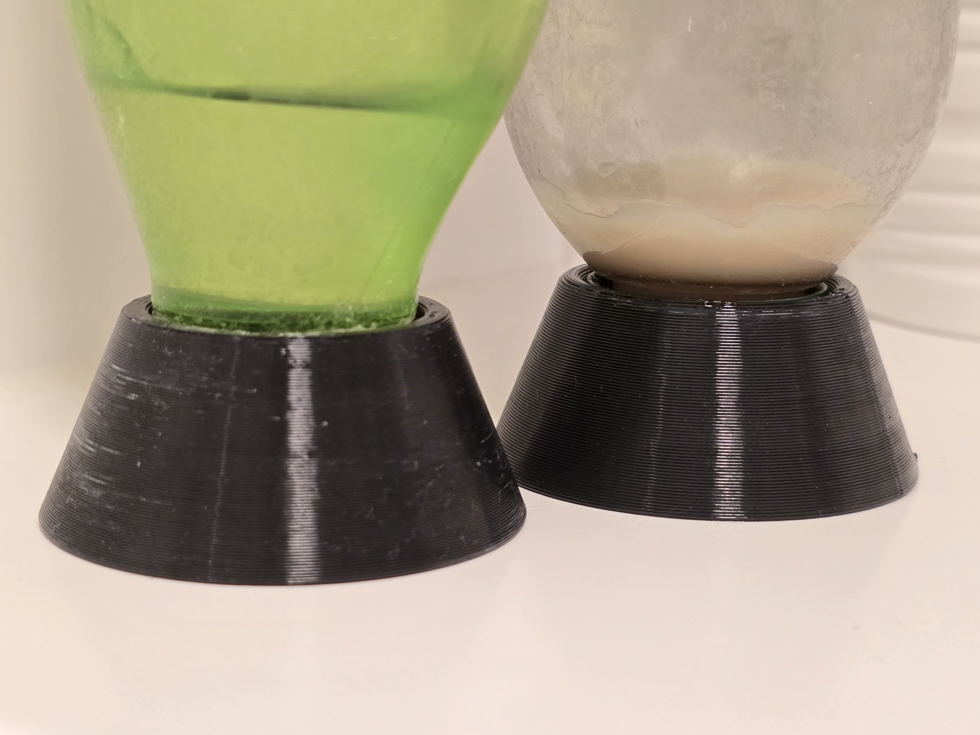 Miniatura 2 do modelo 3D Last Drop Bottle Stand - Customizable!