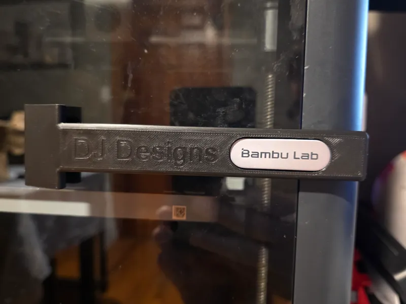 Plastic bed scraper P1S door hanger