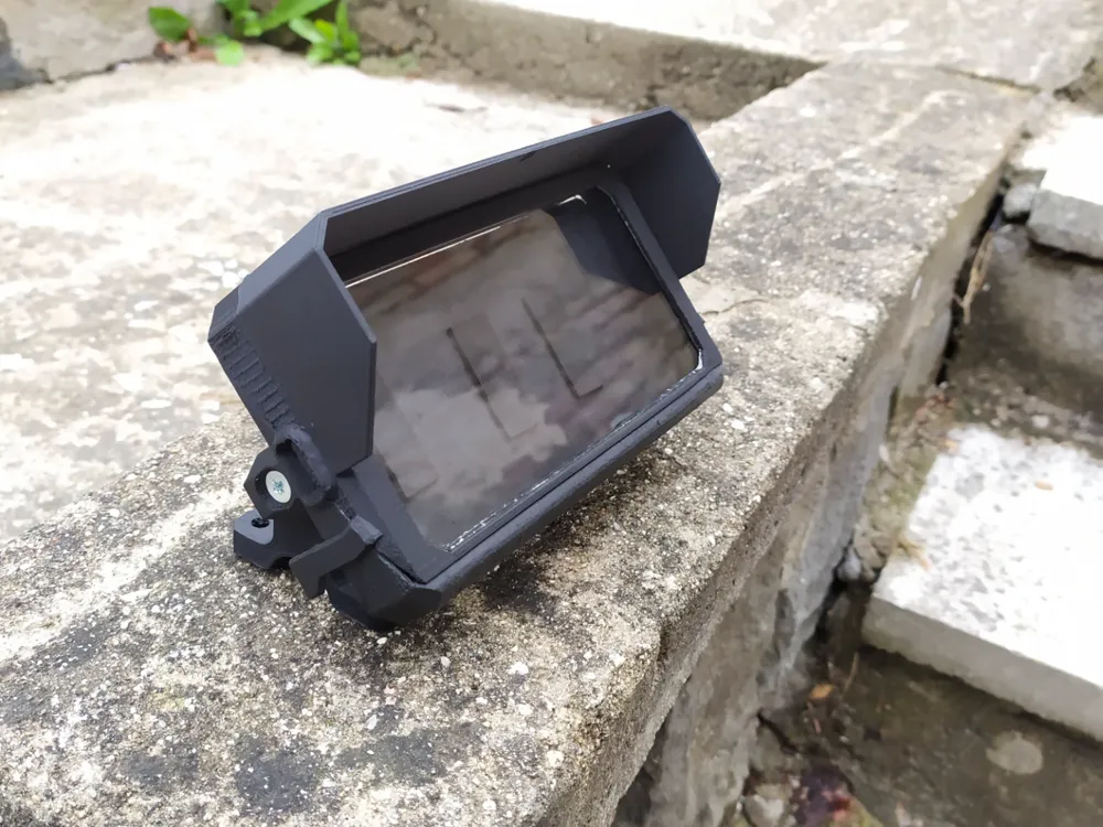 Soporte: MotoHolder 5000: The Indestructible Phone Fortress. Referencia del modelo original.