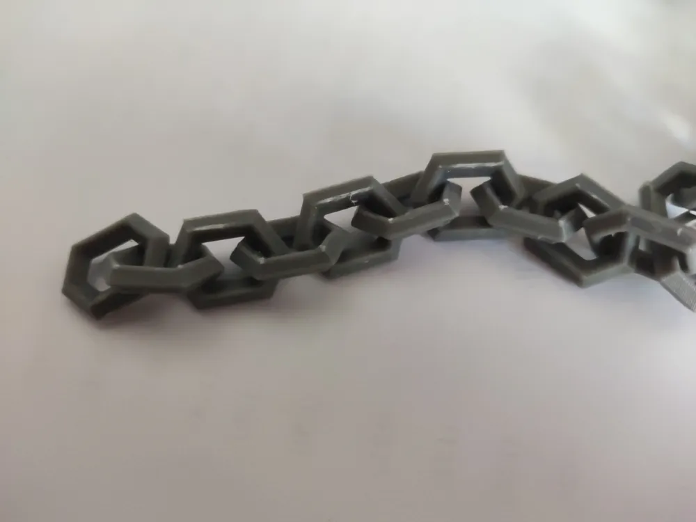 90cm chain with hexagonal links by Nebelwaffel MakerWorld