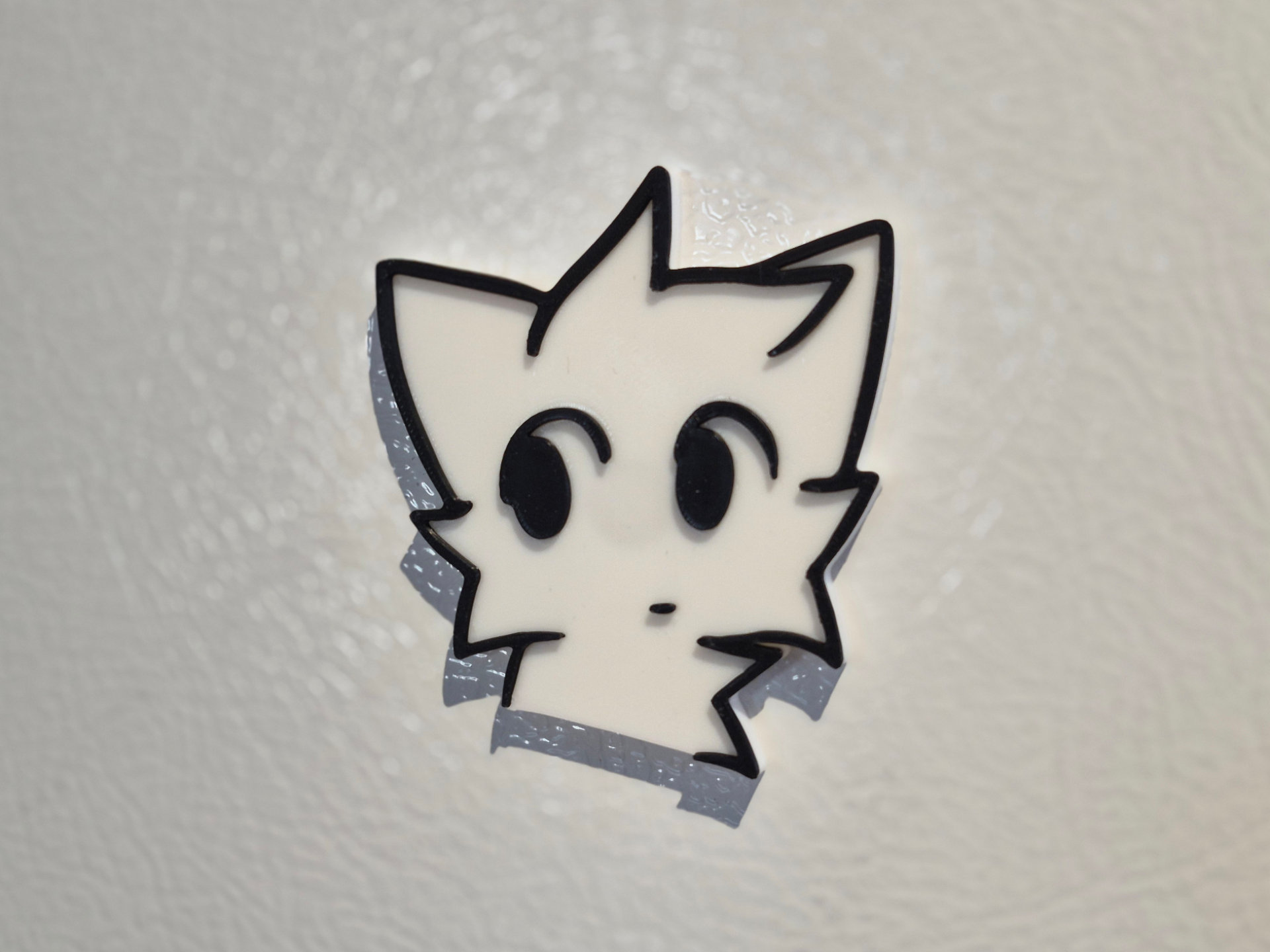 Boykisser looking fridge magnet