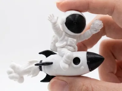 Luno the astronaut on a rocket fridge magnet