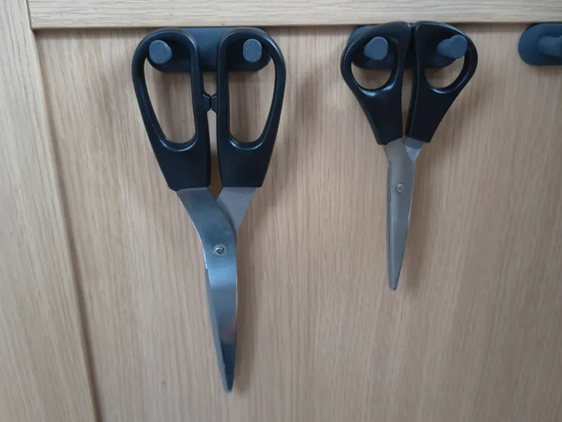 Scissor Hook