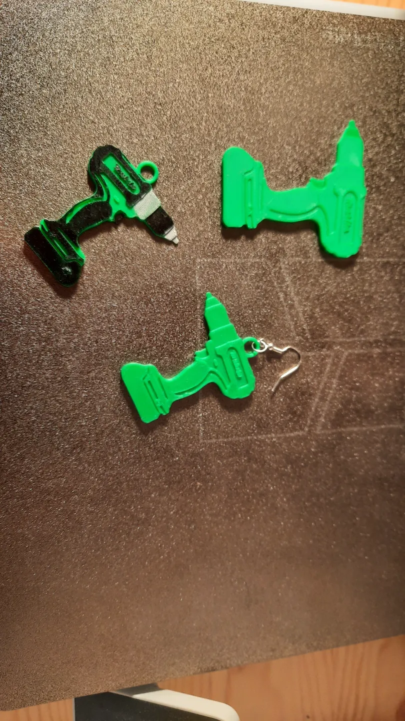 Makita earring view 2