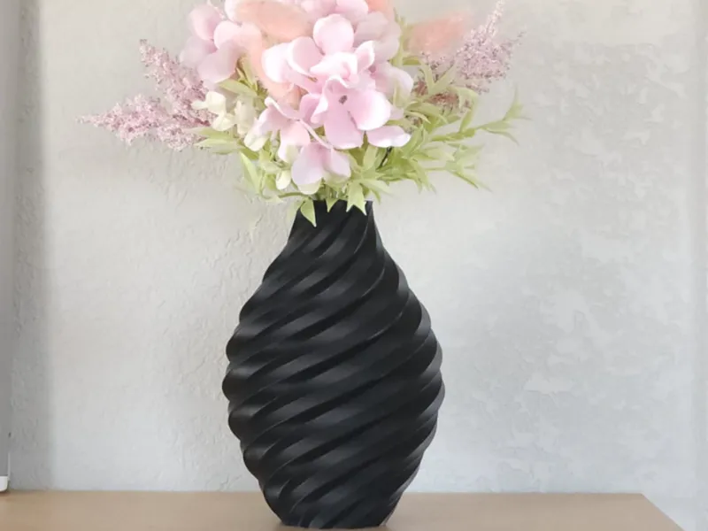 Noir Helix Vase