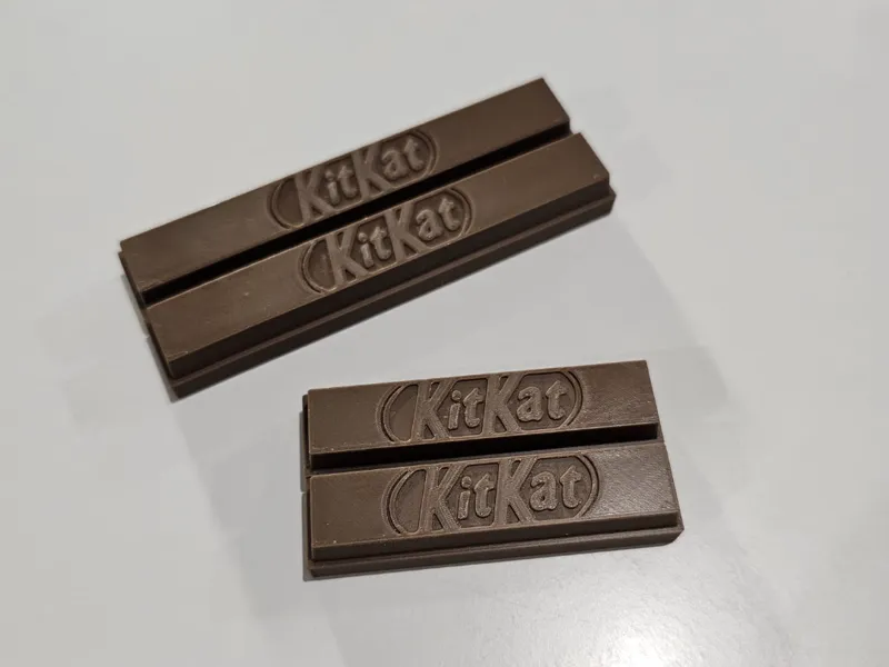 Kit Kat original and mini novelty bar w magnets