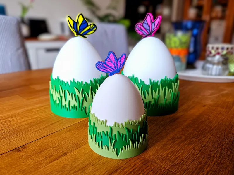 Small-Easter-Egg-Box with grass and butterfly