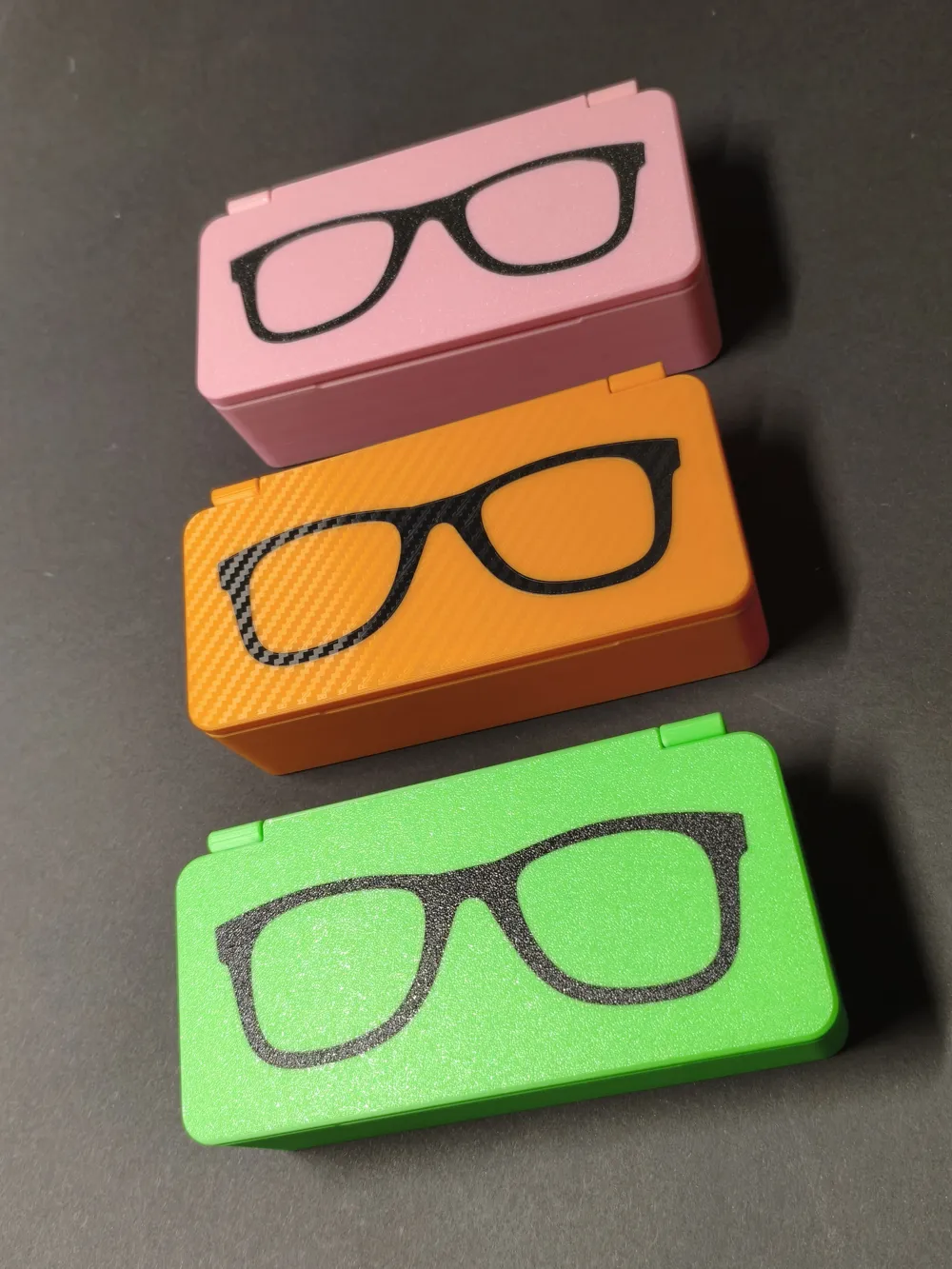 Hinged box with custom text - Free 3D Print Model - MakerWorld
