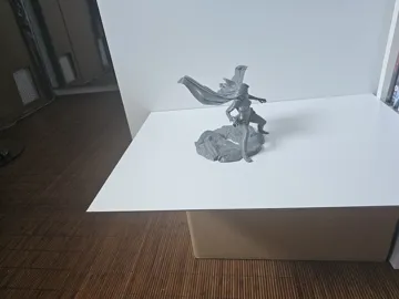 Escenografía en miniatura: Super Girl – Storm Pose mit wehendem Umhang — vista de referencia 5