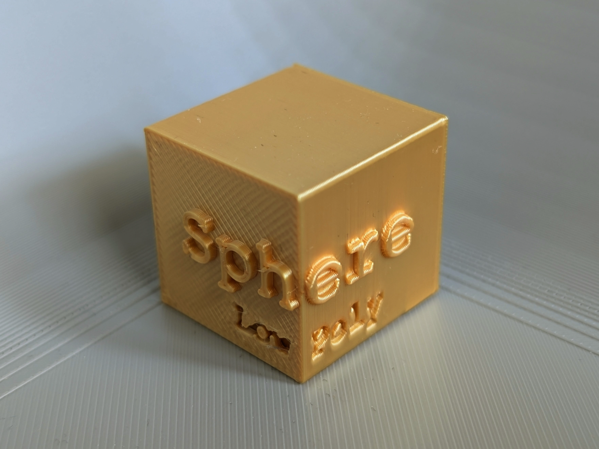 Low Poly Sphere – Ultra HD Remaster Golden Edition