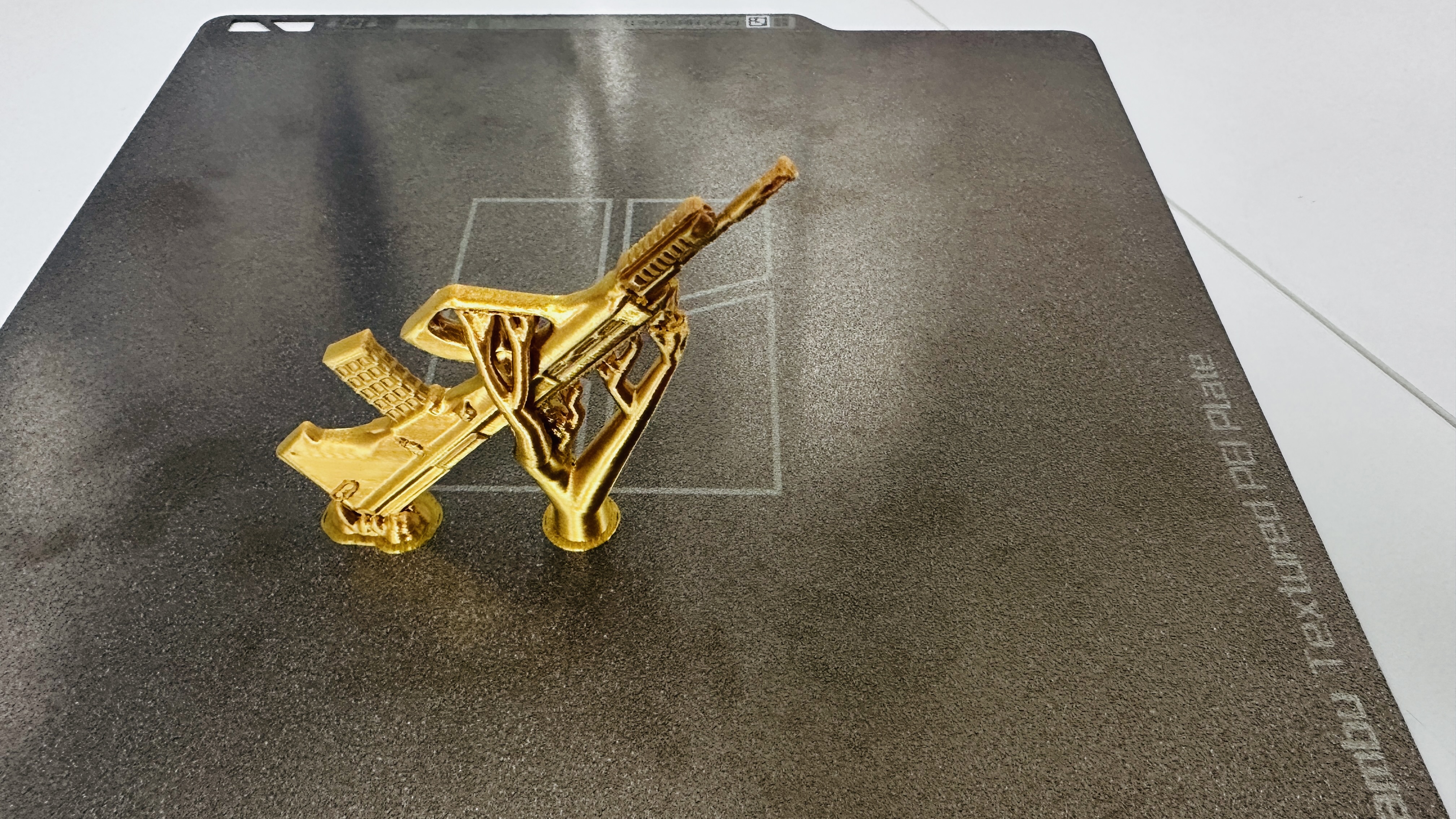 Miniatura 2 do modelo 3D 【和平精英・官方同款 AUG 双色】游戏武器模型