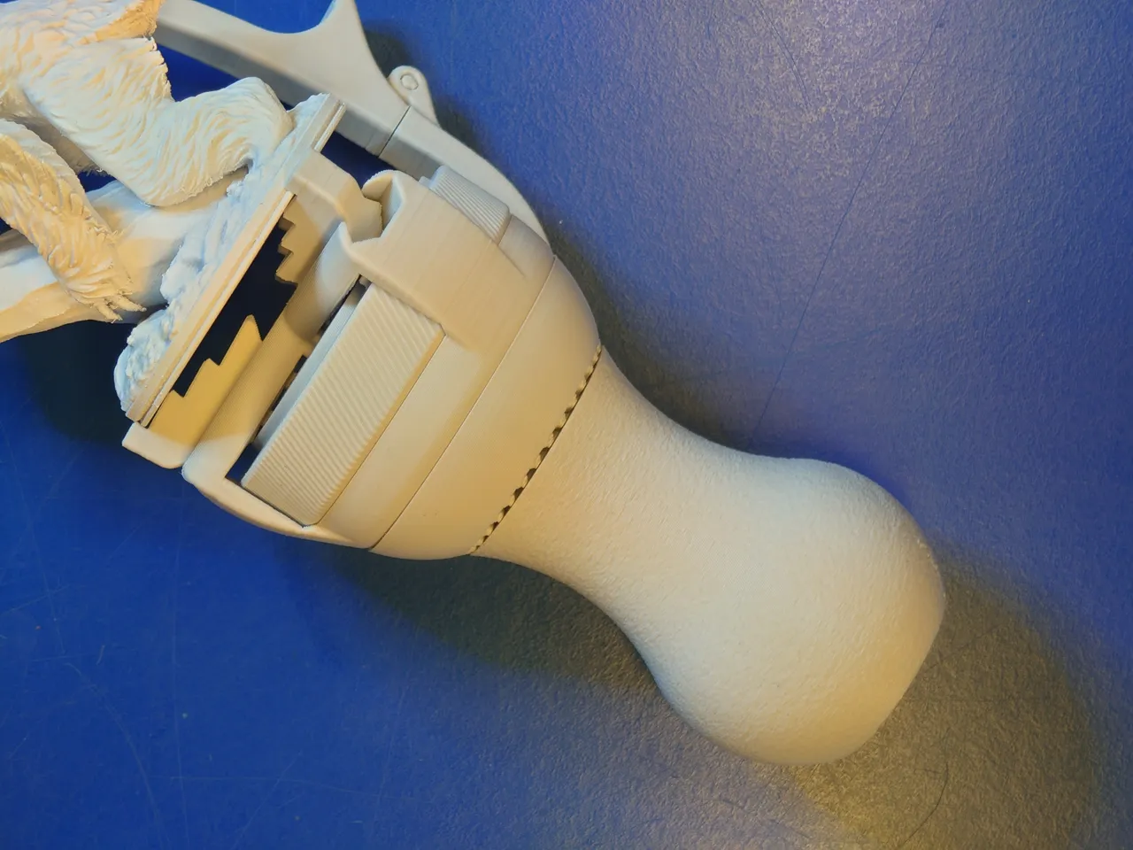Print-in-Place Miniature Paint Handle • v2 view 3