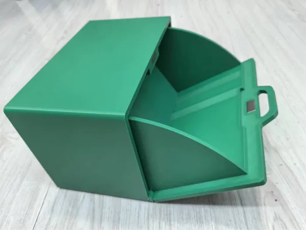 Boîte de rangement à porte aimantée