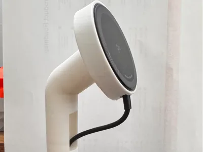 Phone stand with Anker Zolo magsafe charger