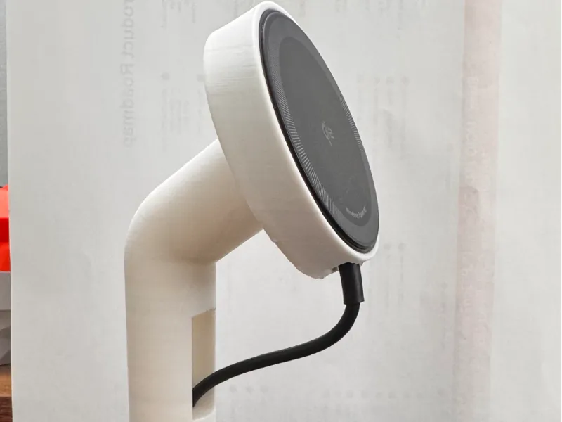 Phone stand with Anker Zolo magsafe charger