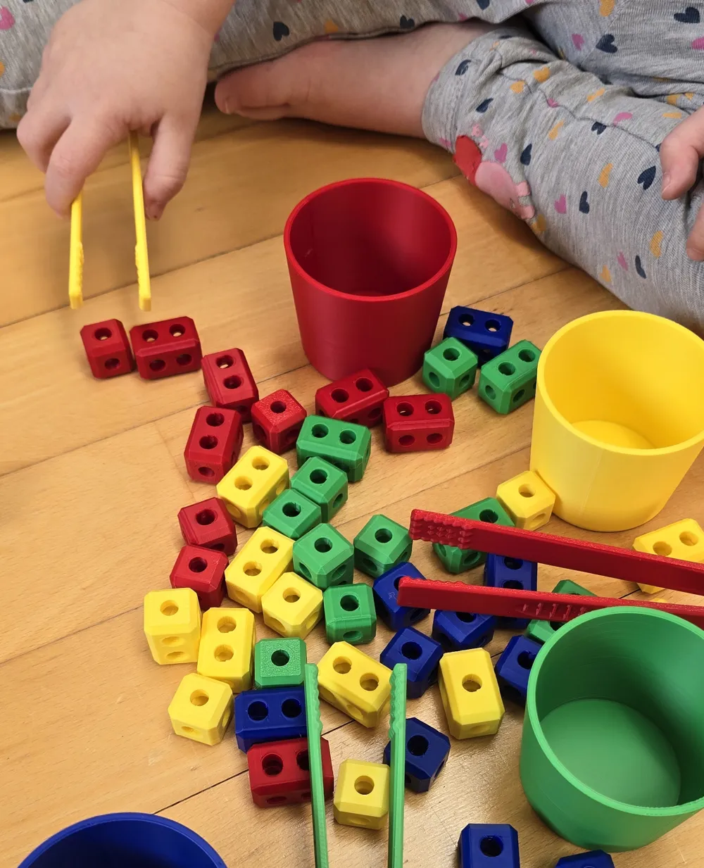 montessori tweezers for kids - color sorting - Free 3D Print Model ...