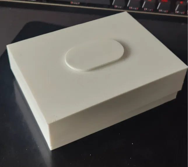 Box for wet wipes with magnets