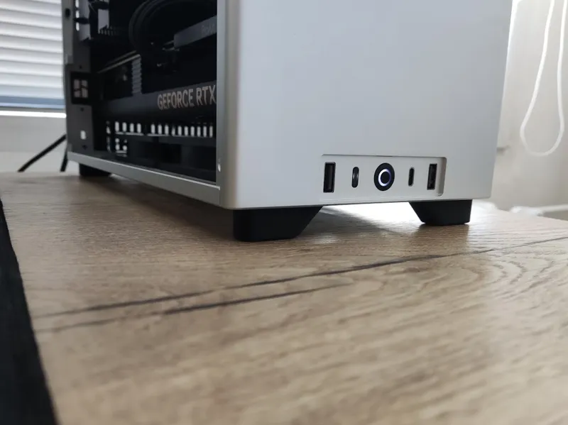 NCase M2 Round Feet