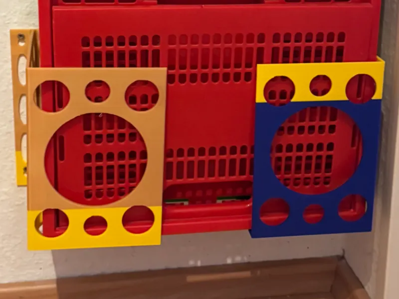 Klappkorbregal für einen Klappkorb