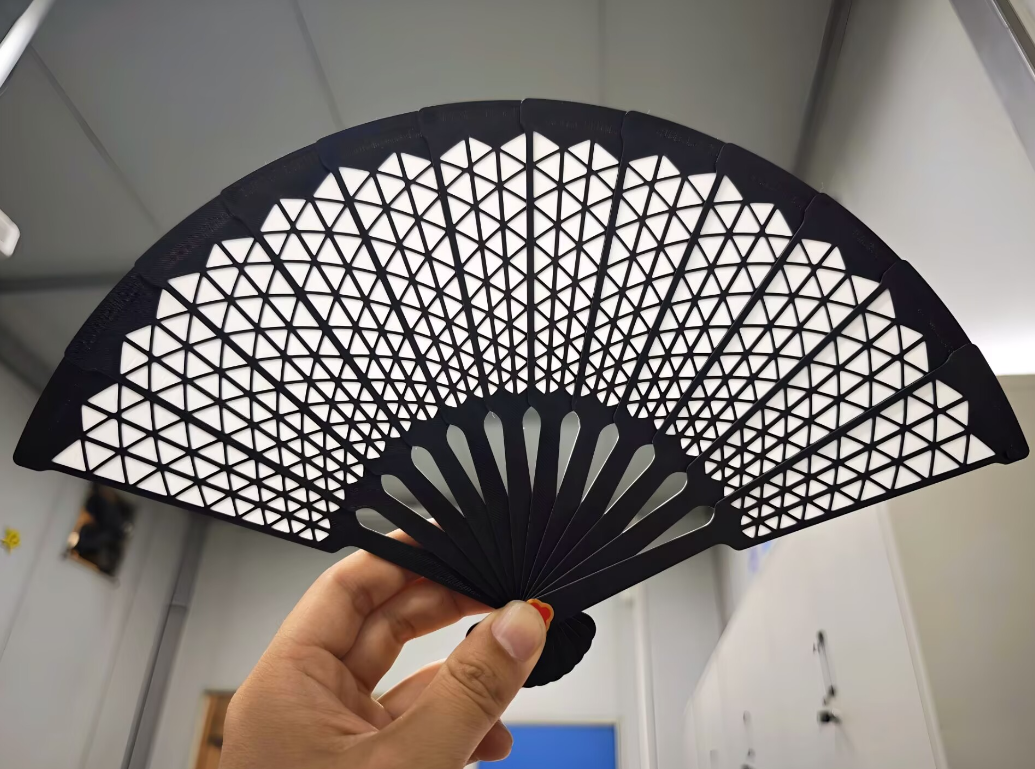 Miniatura 2 do modelo 3D 哥特式教堂彩窗折扇