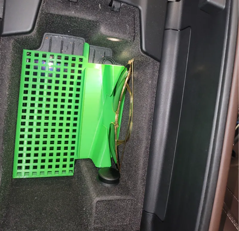 BMW G30 mid consol Organizer for wireless chg pad