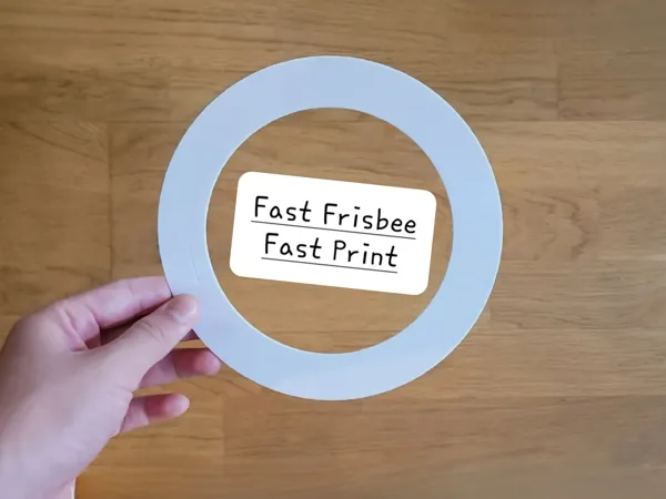 Frisbee léger — vol longue distance