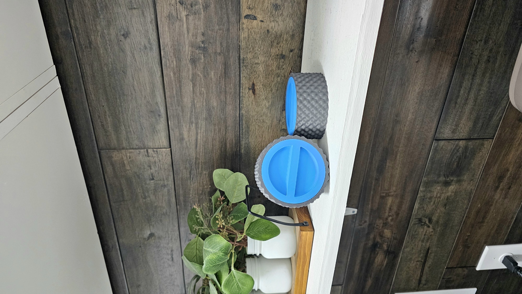 Miniatura 1 do modelo 3D twist lock container jar
