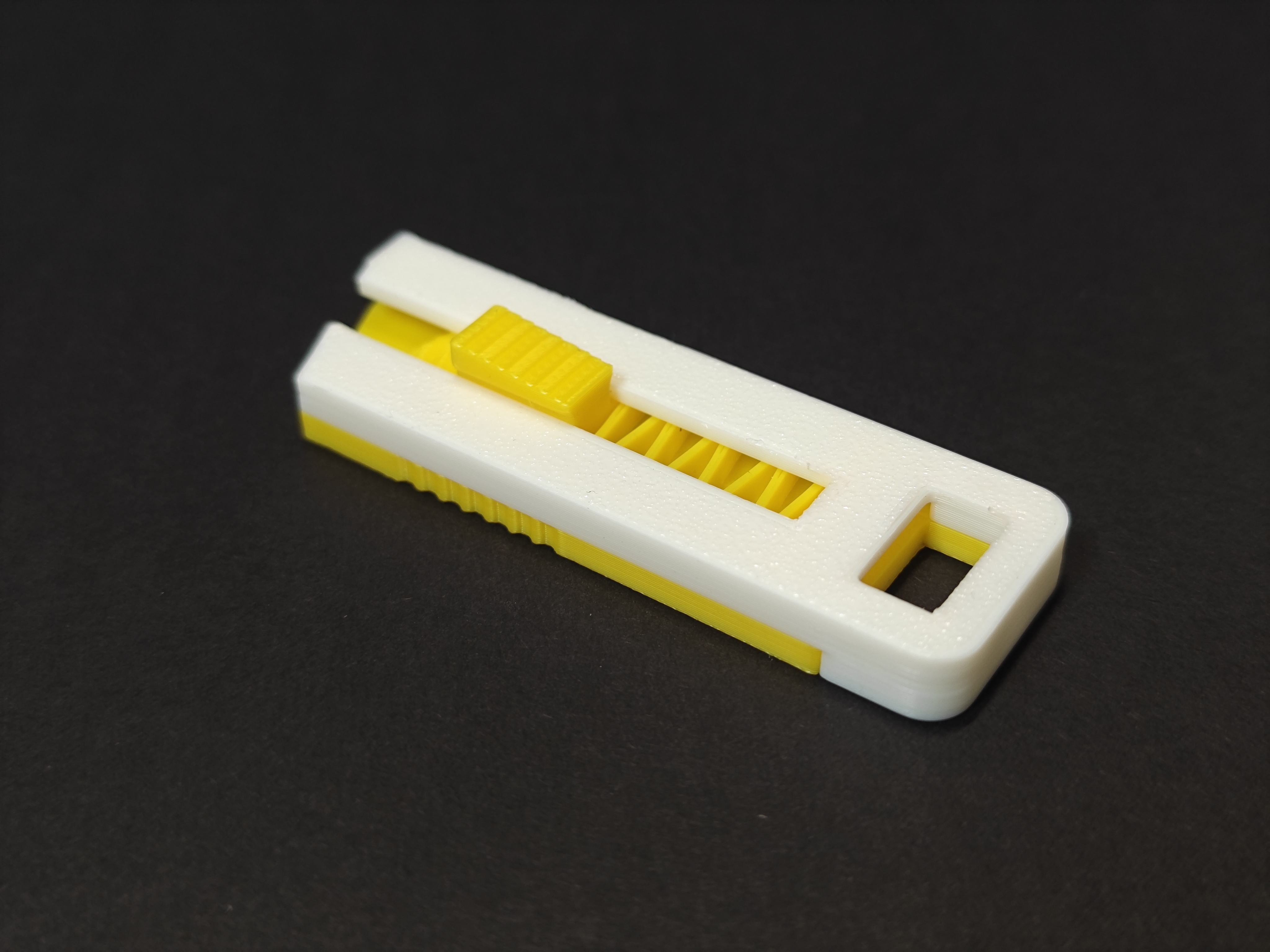 Miniatura 1 do modelo 3D 弹簧伸缩式快递刀、开箱刀（仅8克，全打印件）