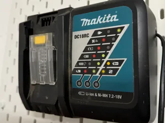 Skådis Makita DC18RC Holder – Ultimount